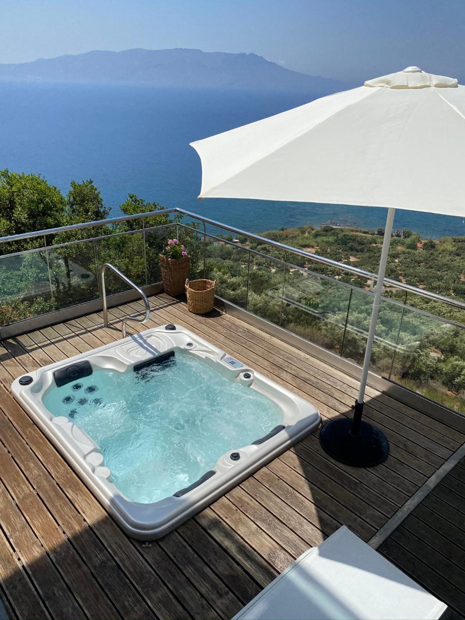 Beachfront Ravdoucha Epavlis Eleni Villa - Pool, Hot Tub, Gym, Sauna, Private Parking, Wifi Chania  Exterior foto