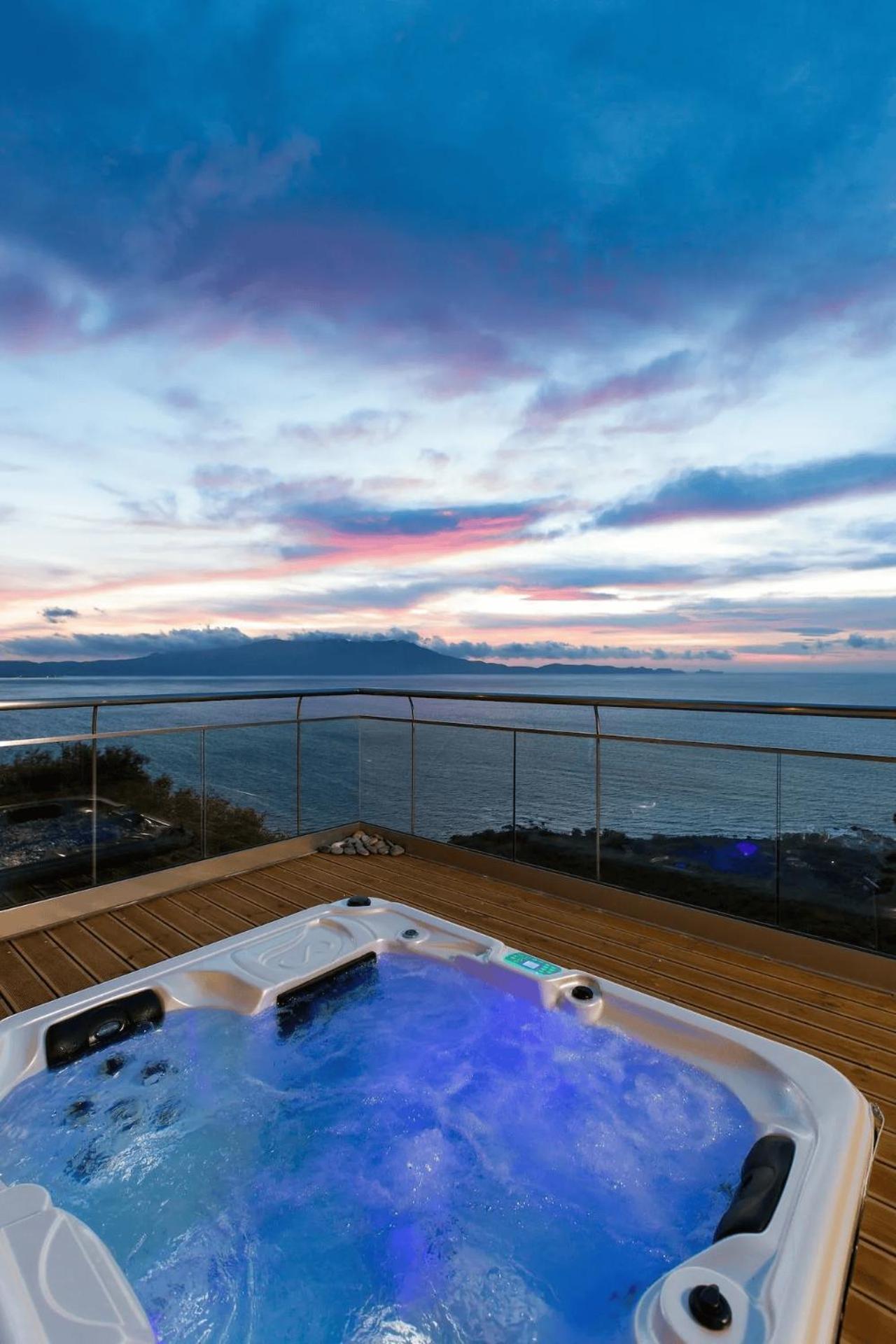 Beachfront Ravdoucha Epavlis Eleni Villa - Pool, Hot Tub, Gym, Sauna, Private Parking, Wifi Chania  Exterior foto